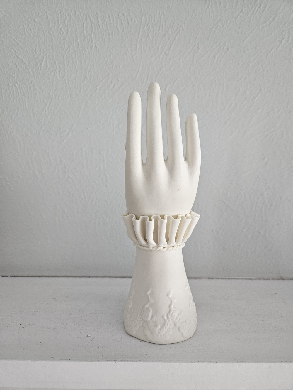 Vintage Bisque Porcelain Victorian Hand Statue/Figurine With Roses - Picture 4 of 7